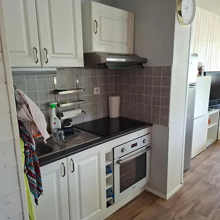 2 Port De * Dienville